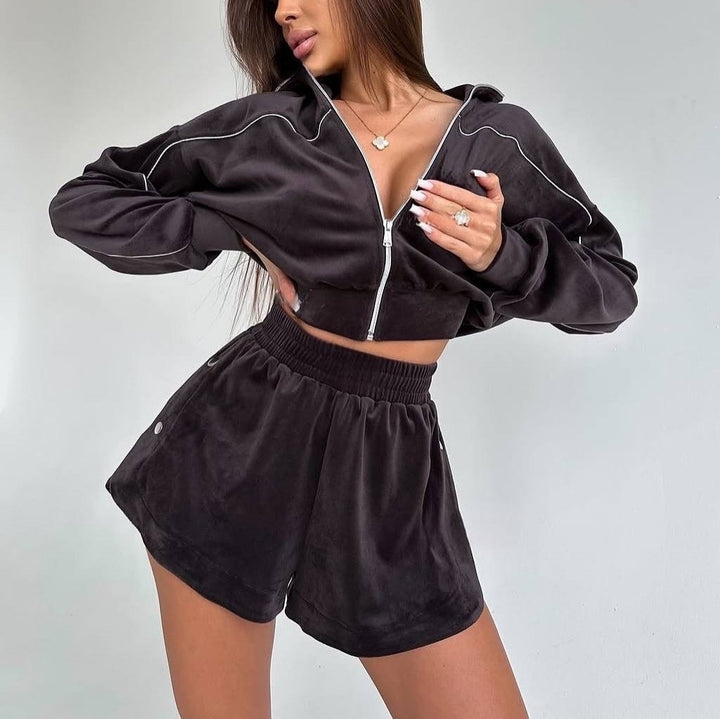 Women's short velour lounge set with cropped zip hoodie and elastic high-waist shorts Mune Fashion