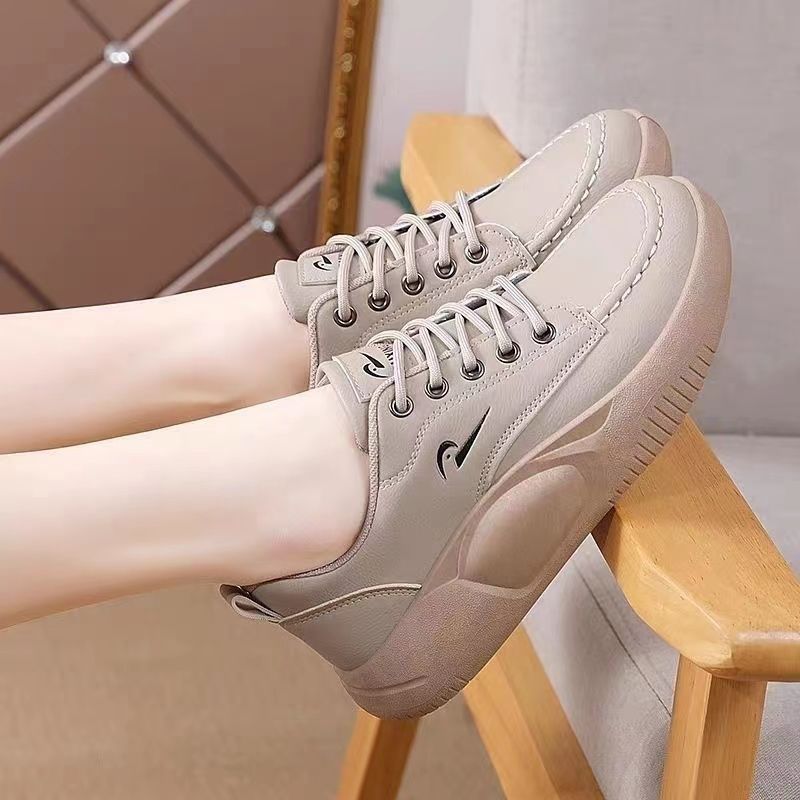 Women's Sporty Sneakers with Comfortable Rubber Sole and Classic Design Mune Fashion