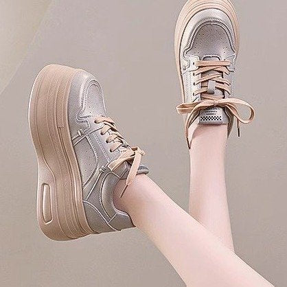 Women's platform sneakers with sturdy upper material and fashionable lacing Mune Fashion