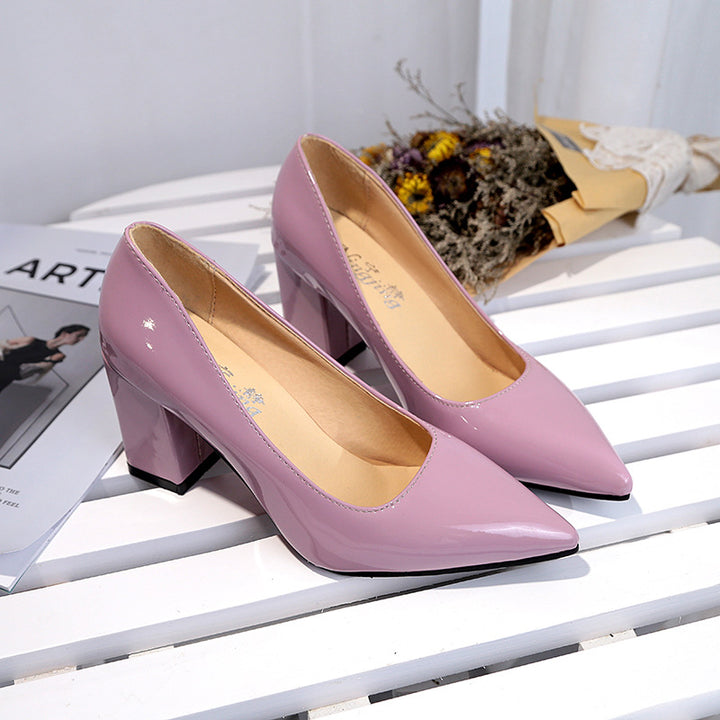Ladies' patent pumps with pointed toe, mid-height block heel, and padded insole Mune Fashion