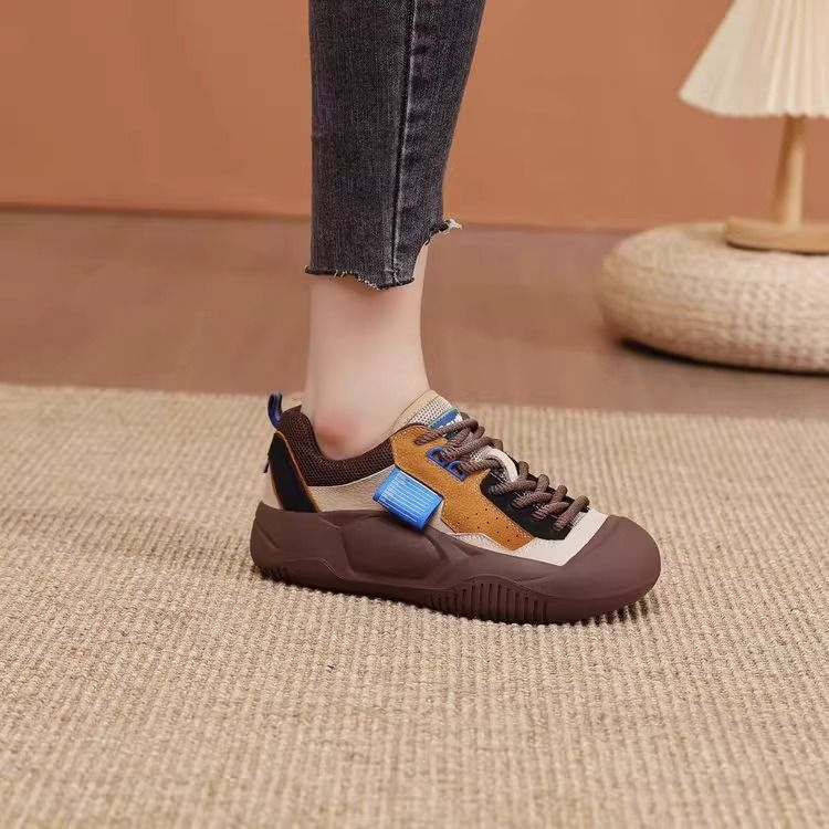 Women's sporty sneakers with fashionable design and exclusive features Mune Fashion