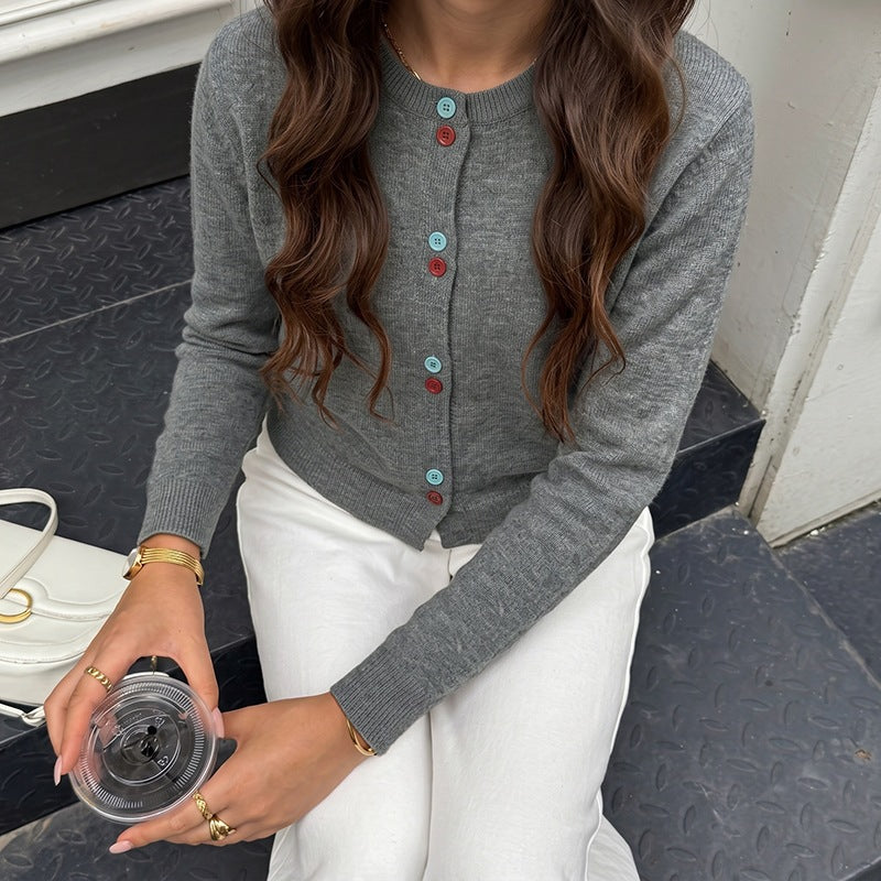 Women's fine knit cardigan with contrast colored buttons and round neck Mune Fashion