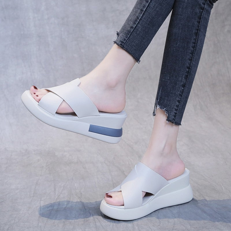 Ladies' platform slide with crossed leather-look straps and ergonomic footbed Mune Fashion