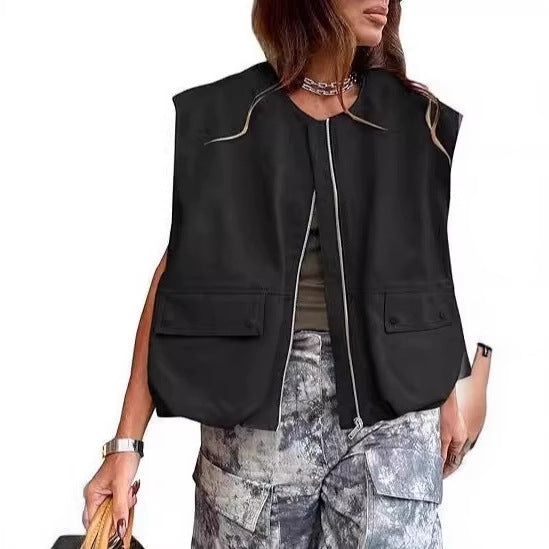 Women's sleeveless utilitarian vest with zipper and flap pockets Mune Fashion