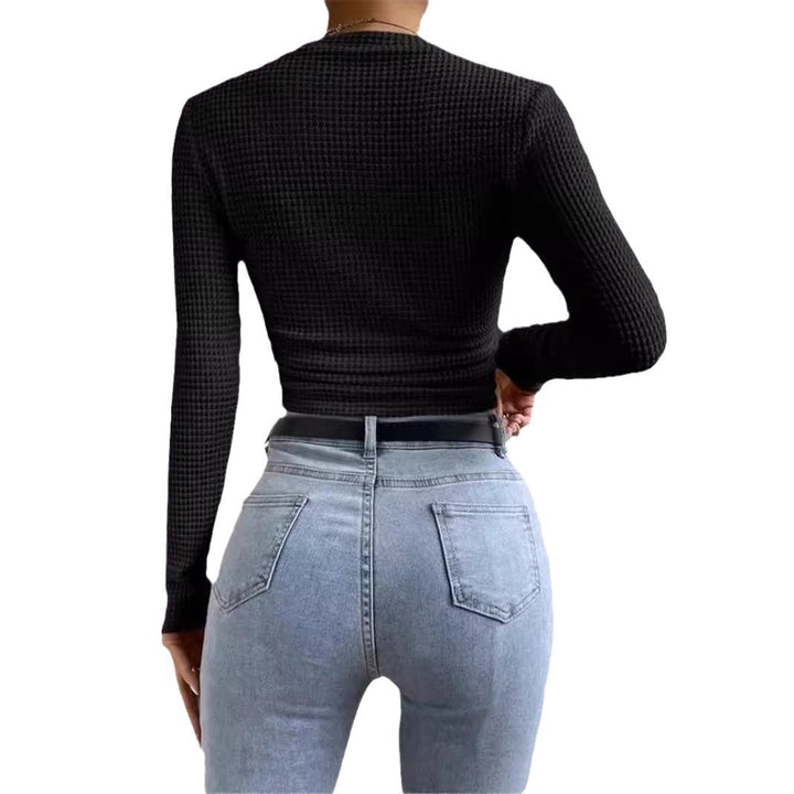 Women’s tailored short-cut waffle knit shirt with round neck and figure-hugging fit Mune Fashion