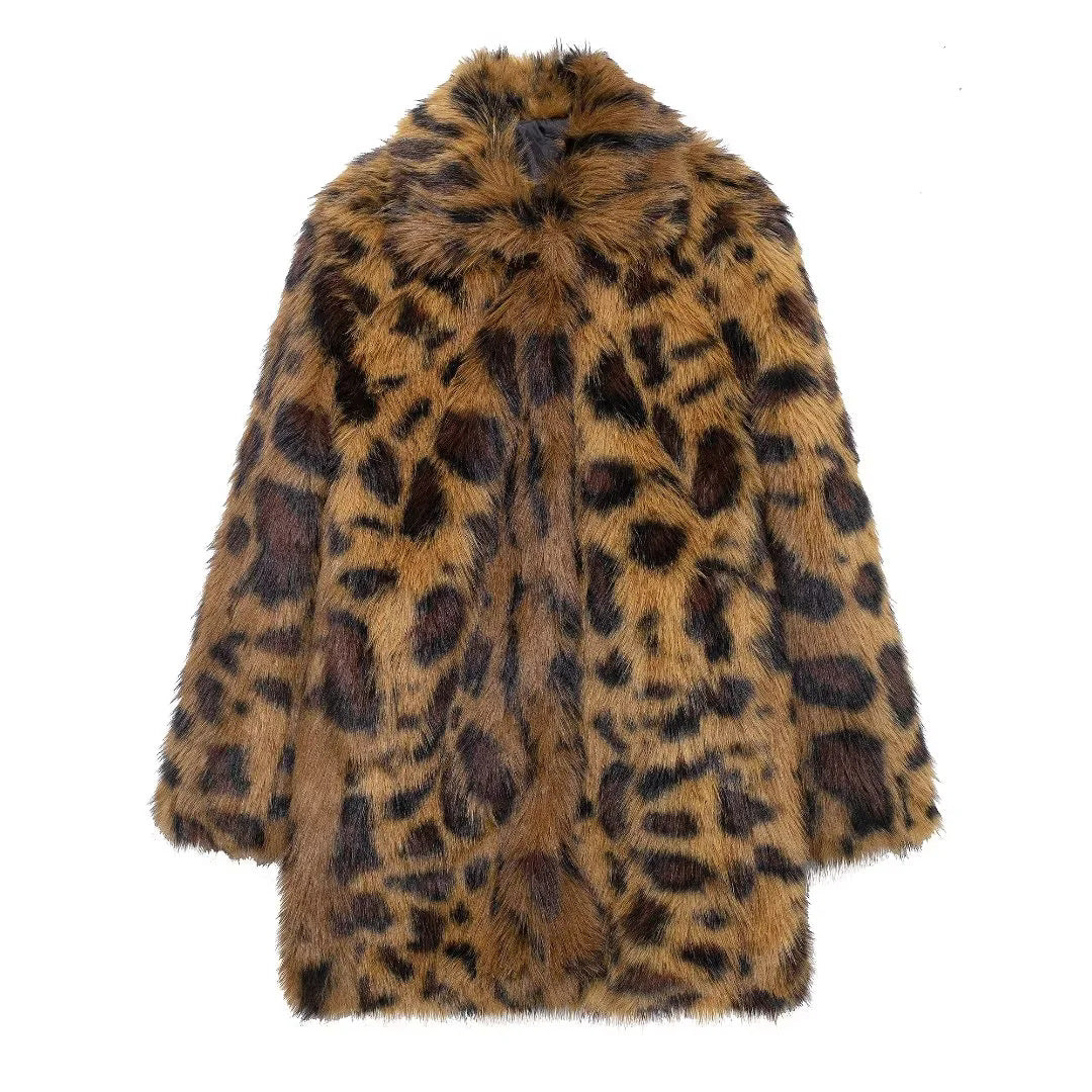 Women's longer faux fur coat in leopard print with oversized cut and cozy lining quality Mune Fashion