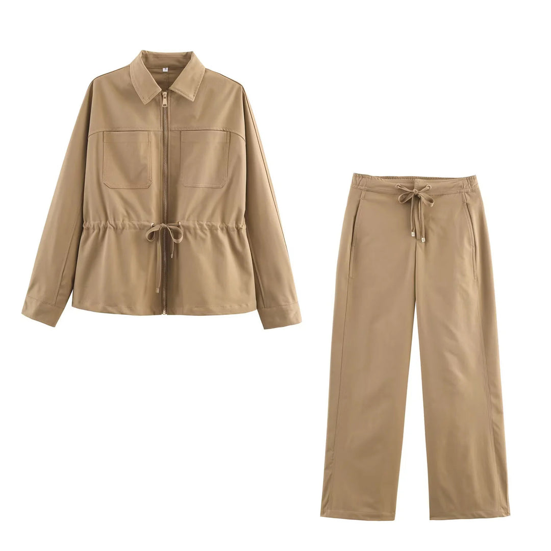 Women's lightweight transitional jacket with zipper, drawstring waist and patch chest pockets Mune Fashion