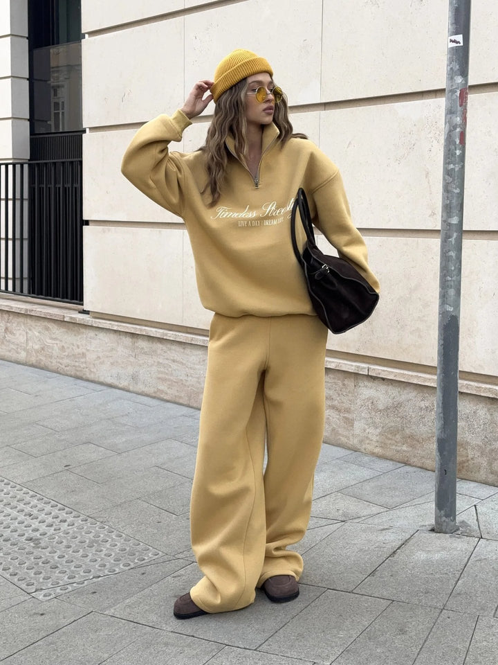 Women's oversized half-zip sweatshirt with high stand collar and statement print Mune Fashion