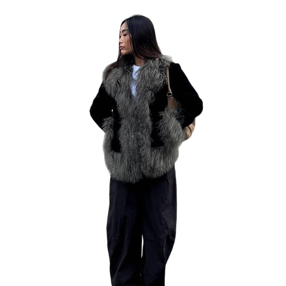 Women's short coat made of artificial fur with voluminous curl trim Mune Fashion