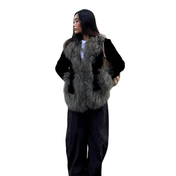 Women's short coat made of artificial fur with voluminous curl trim Mune Fashion