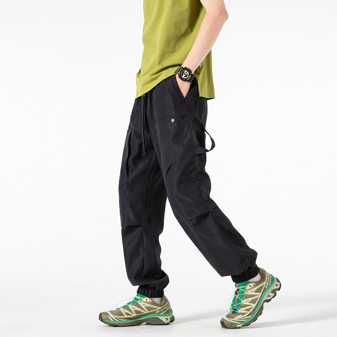 Men's utility cargo jogger pants with elastic waistband and oversized flap pockets