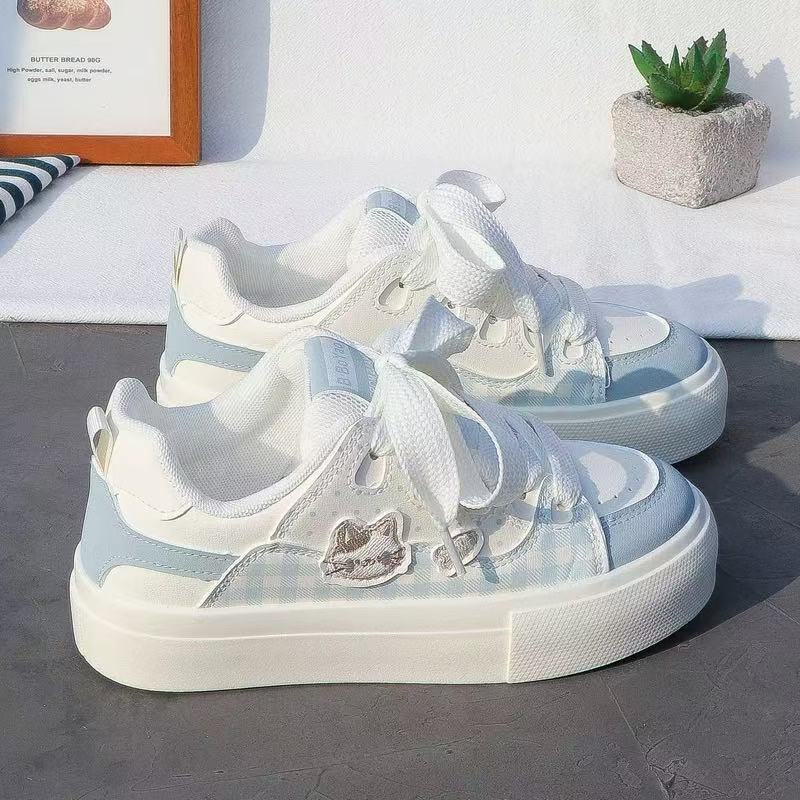 Ladies sneakers with stylish check pattern and comfortable sole Mune Fashion