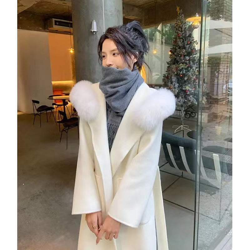 Women's Elegant Wool Blend Coat with Voluminous Fur Collar and Slim Silhouette Mune Fashion