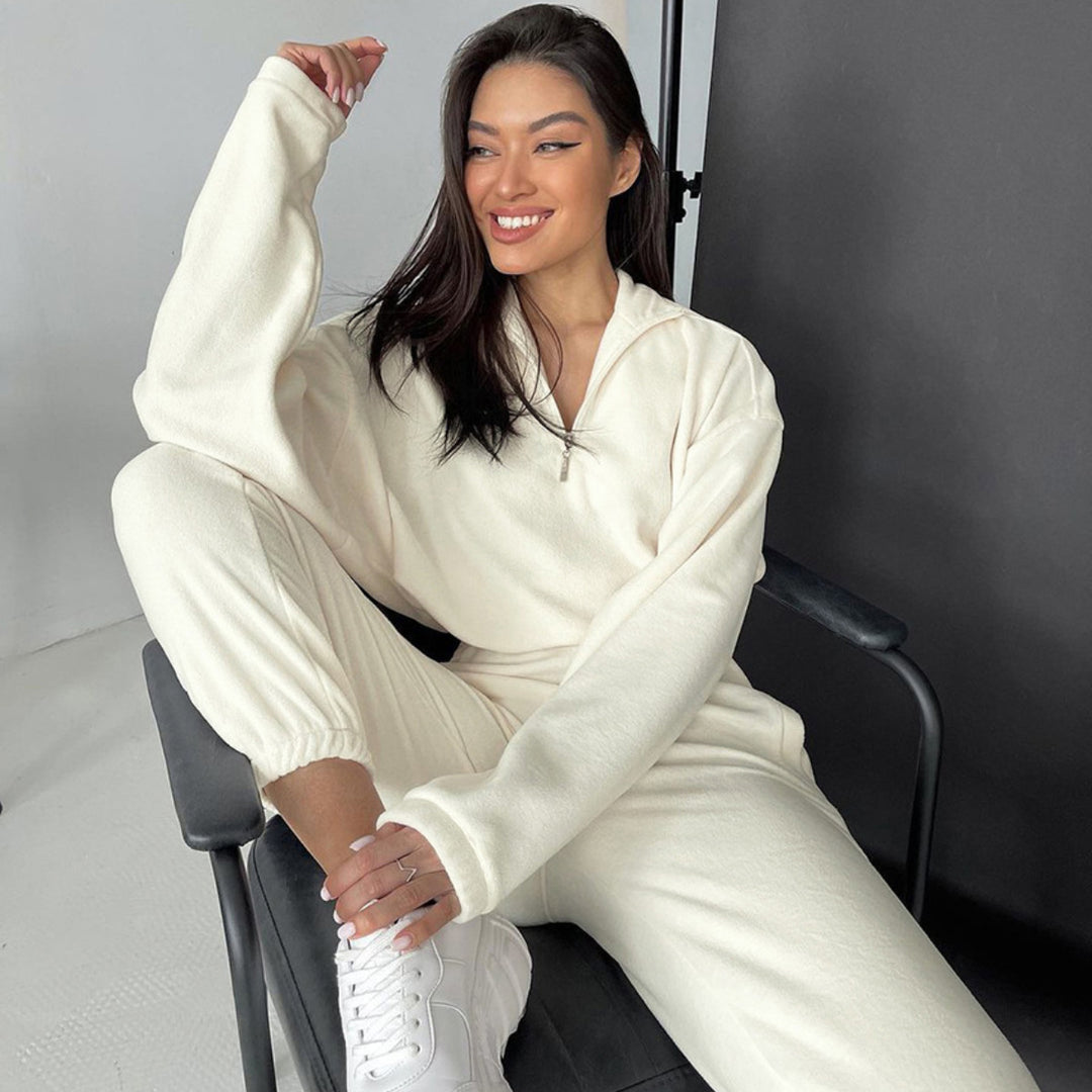 Women's short cut thermo fleece set with half front zipper and high comfort waistband Mune Fashion