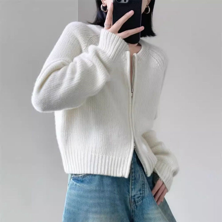 Women’s short jacket made of soft fine knit with a full-length zipper and ribbed hem Mune Fashion