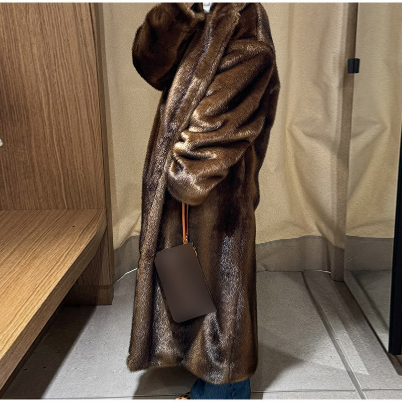 Women's Luxurious Faux Fur Coat with Elegant Cut Mune