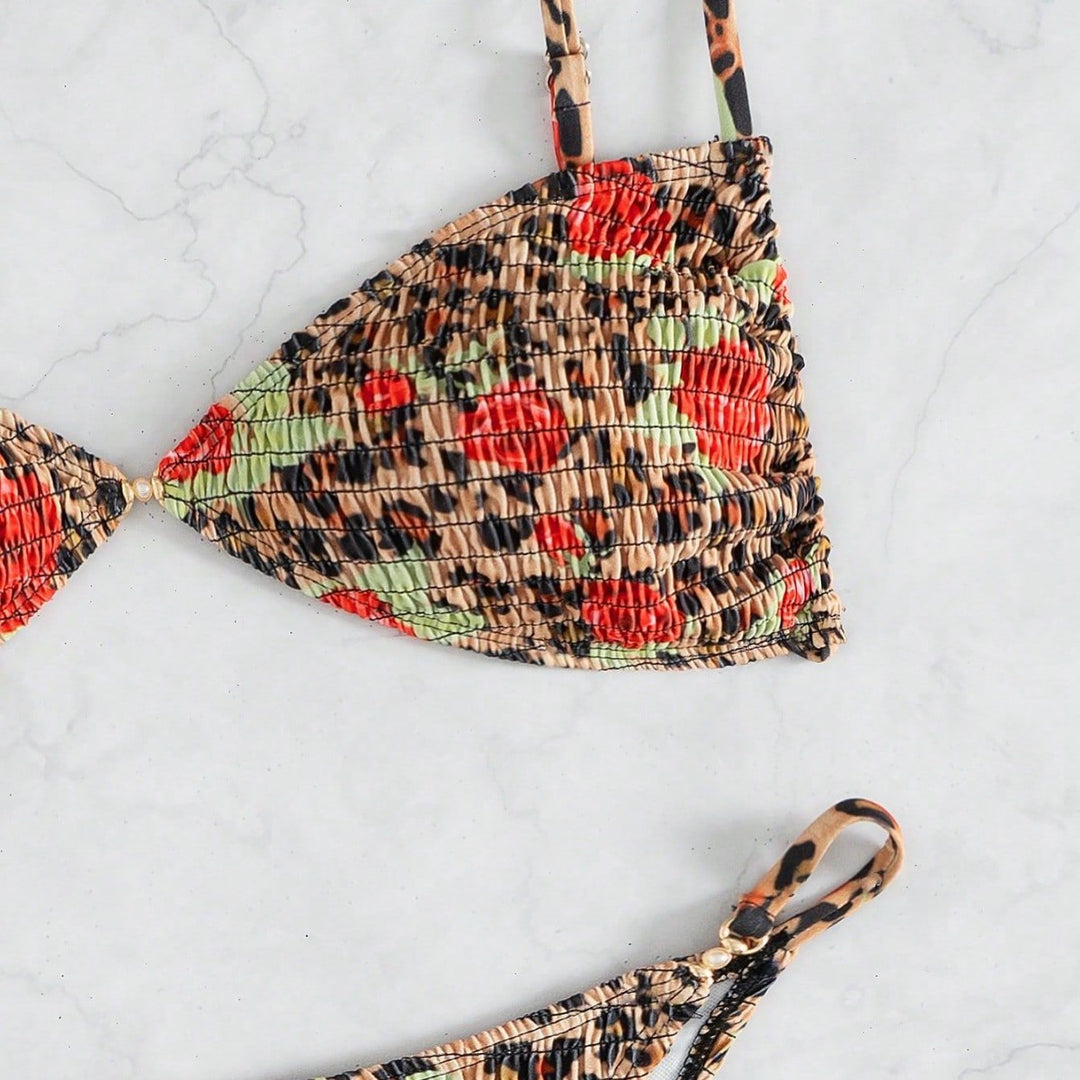 Ladies seductive triangle bikini with textured surface Mune Fashion
