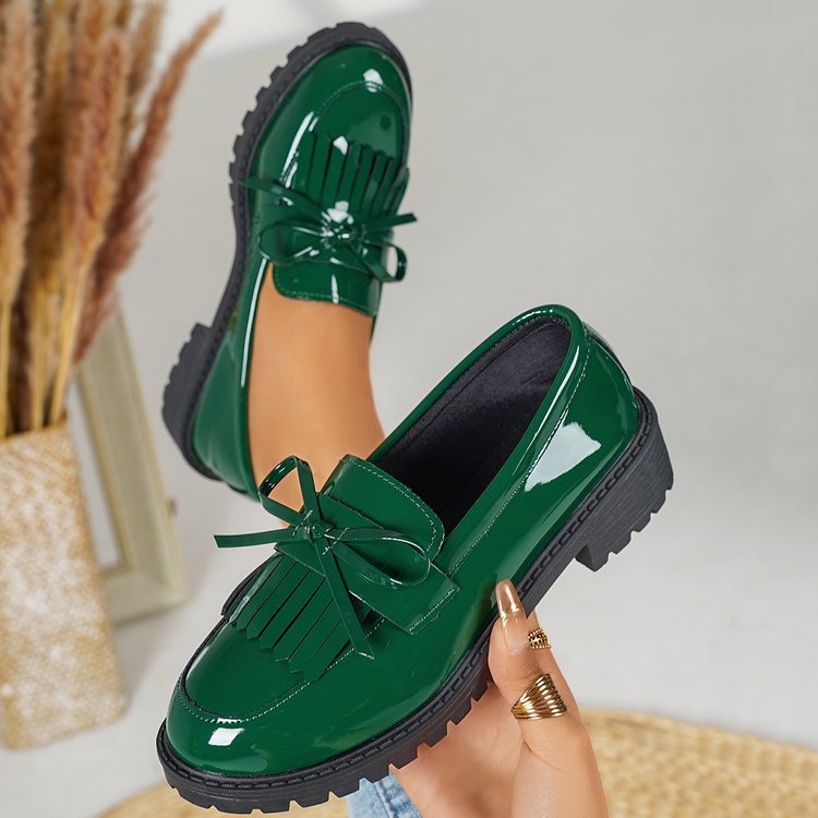 Women’s elegant patent plateau loafers with decorative bow and profiled rubber sole Mune Fashion
