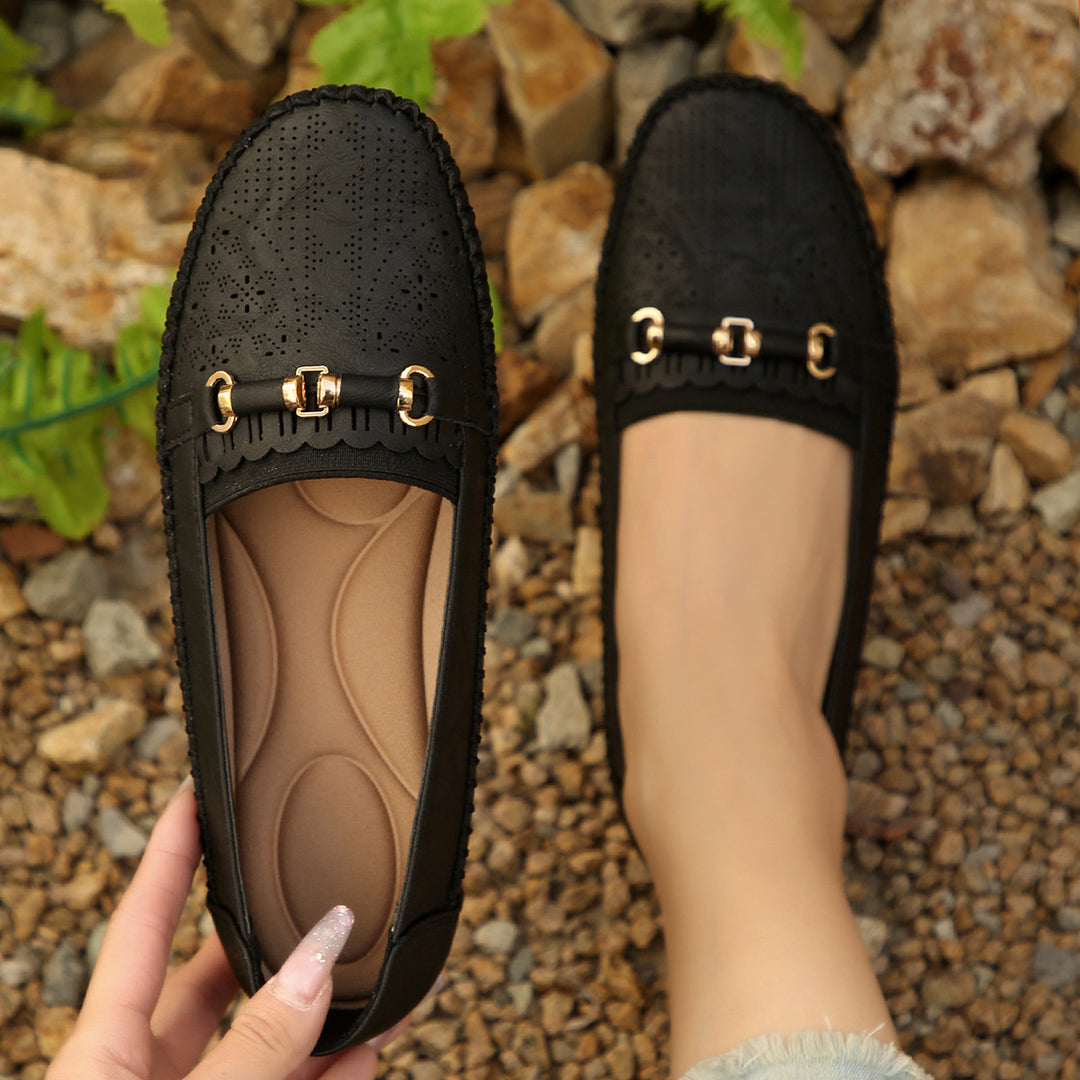 Women's perforated comfort loafers with gold-colored decorative buckle, wavy vamp and contoured memory foam insole Mune Fashion