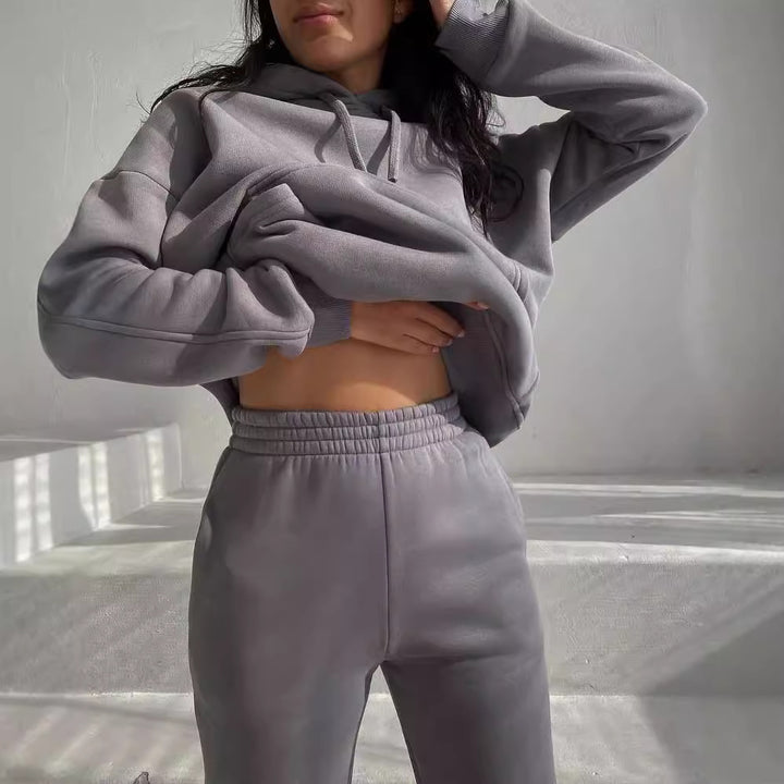Women's Oversize Loungewear Set made of soft cotton blend fleece with hoodie and tapered jogging pants Mune Fashion