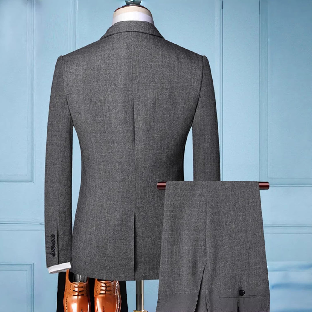 Men's Elegant Suit with Waistcoat and Lapel Pin