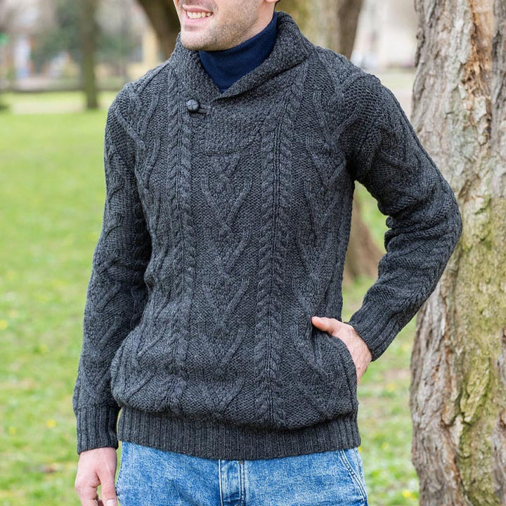 Men's Knitted Pullover with Classic Collar and Textured Pattern Mune