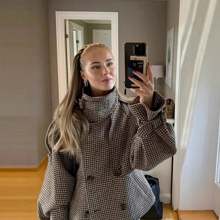 Women's short jacket in houndstooth pattern with double-breasted button placket, high stand-up collar, and balloon sleeves Mune Fashion