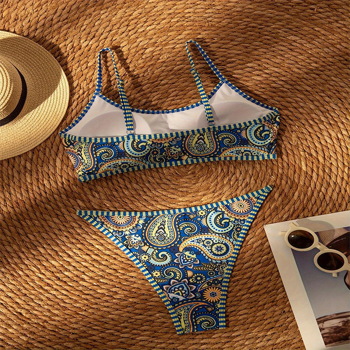 Women's Triangle Bikini with Lively Paisley Pattern Mune Fashion
