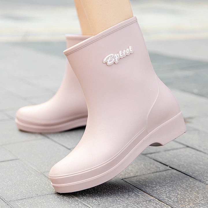 Women's Short Shaft Platform Rubber Ankle Boot with Seamless Full Rubber Construction Mune Fashion