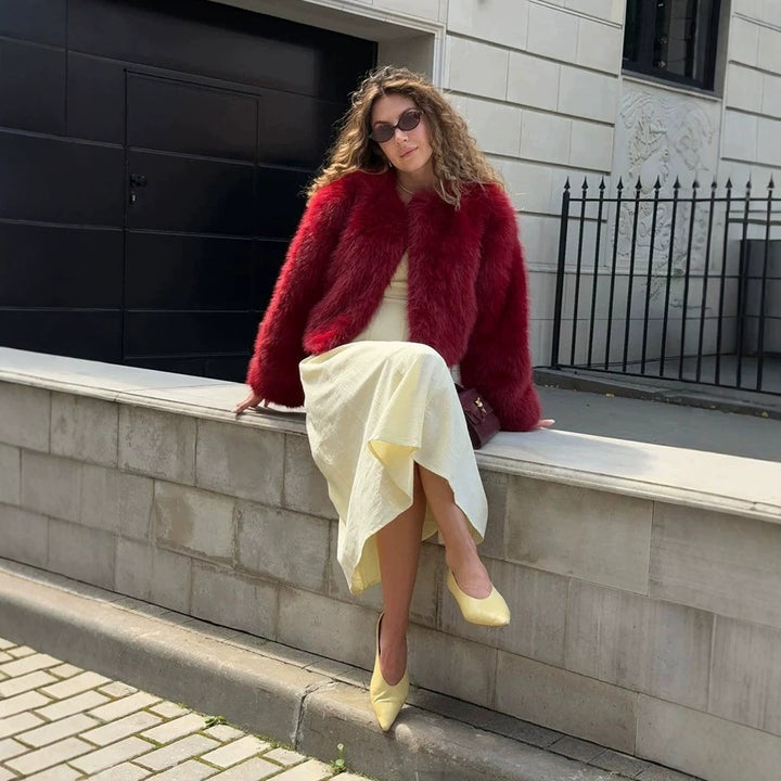 Women's short jacket made of luxurious faux fur with shaggy look and boxy silhouette Mune Fashion