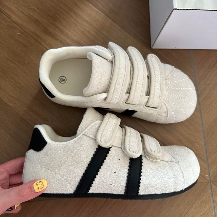 Women's sneakers with practical Velcro fastening and soft suede upper Mune Fashion