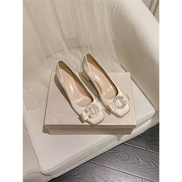 Ladies' satin ballerinas with mid-block heels, cushioned comfort insole, and sparkling bow brooch Mune Fashion