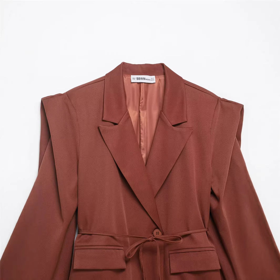 Women's tailored blazer with distinctive shoulder pads, tie belt and flap pockets Mune Fashion