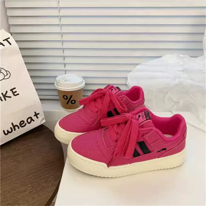 Women's sneakers in sporty retro style with trendy accents Mune Fashion