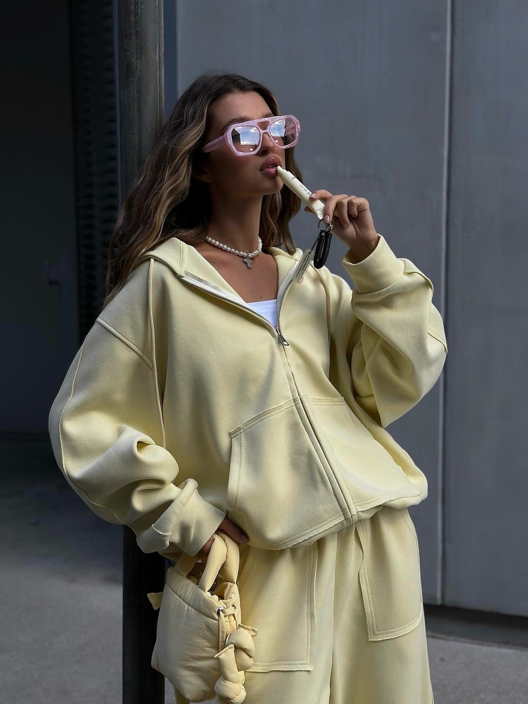 Women's oversized zip-up hoodie with kangaroo pocket Mune Fashion