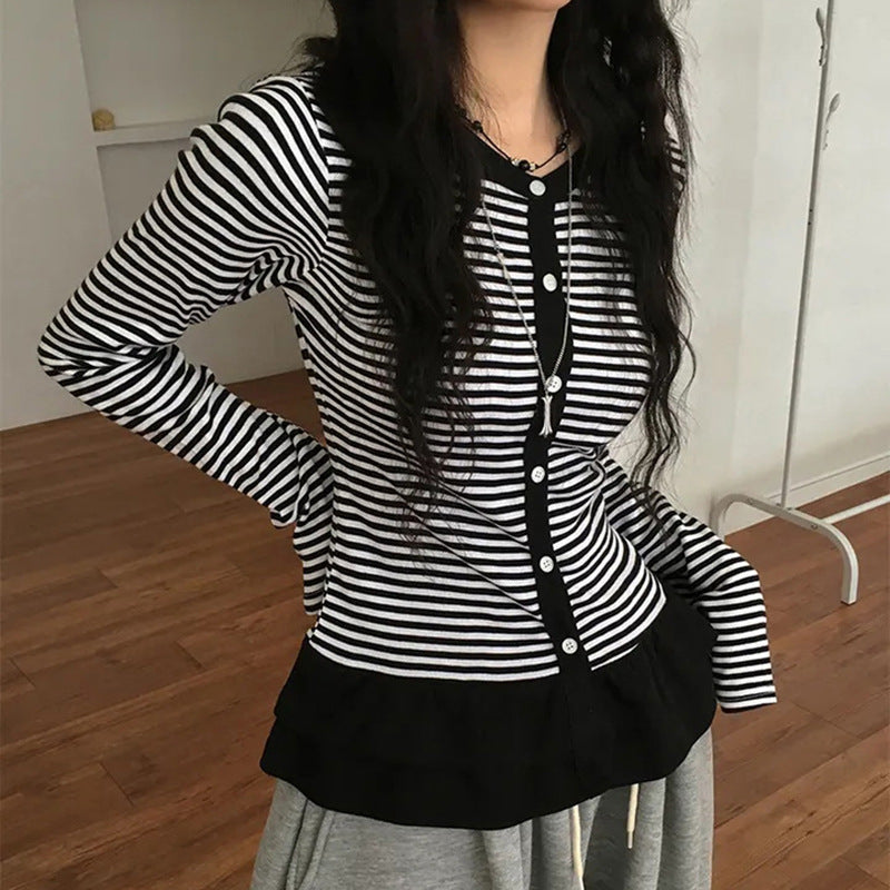 Women nan finer short cardigan with button placket, lace collar, and wavy hem Mune Fashion