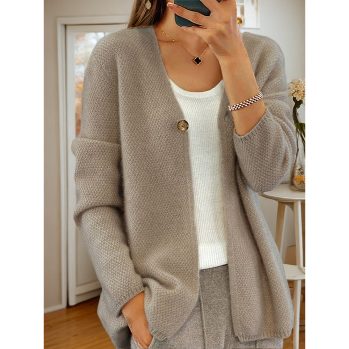 Women's cardigan made of cashmere-like structured knit with single-button closure and hip-covering fit Mune Fashion