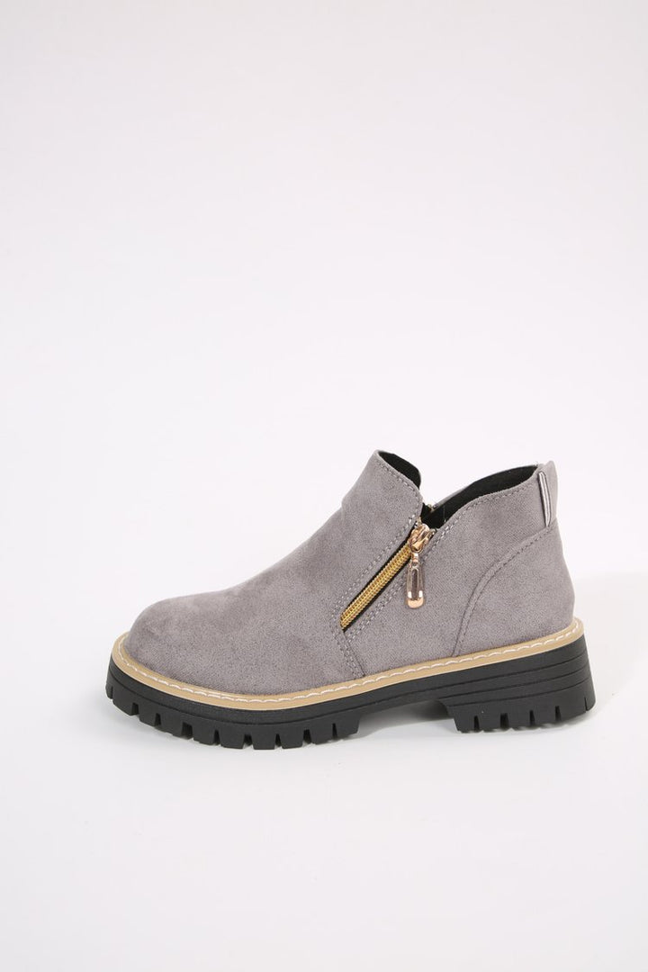 Ladies Chelsea ankle boots with textured rubber sole and side zipper Mune Fashion