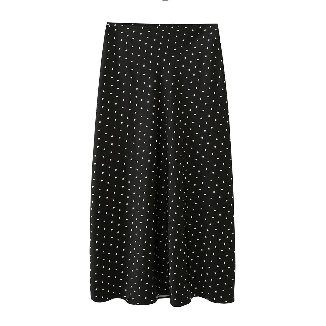 Women's midi skirt made of flowing satin quality in A-line with leopard print.