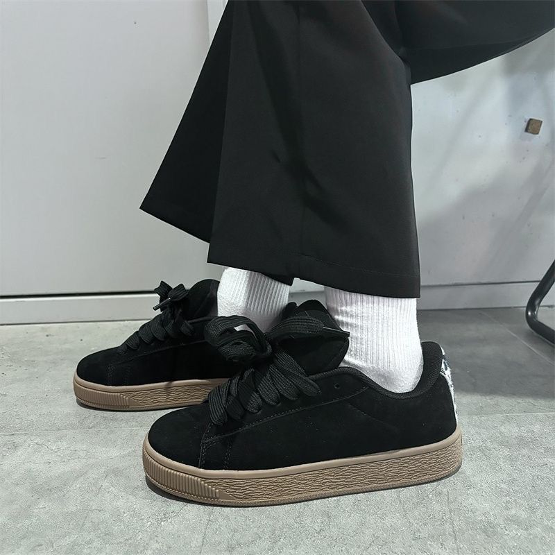 Women's Lifestyle Sneakers with thick rubber sole and soft suede upper Mune Fashion