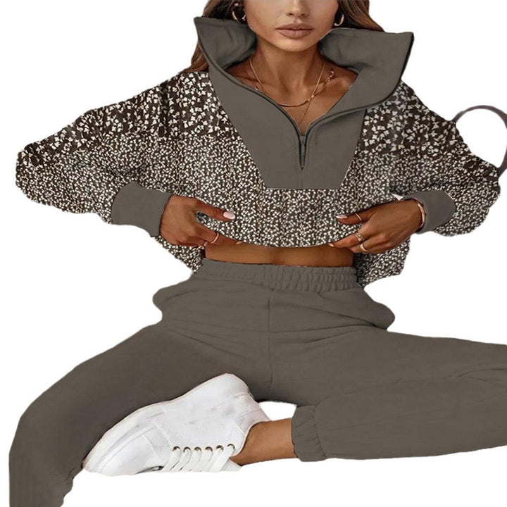 Women's short sweat set with half zipper, high stand-up collar, and high-cut jogging pants Mune Fashion