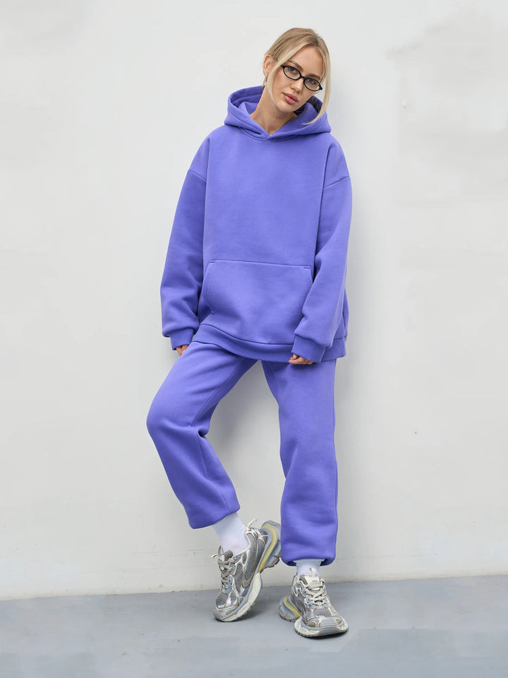 Women's oversized hoodie with kangaroo pocket and soft French terry Mune Fashion