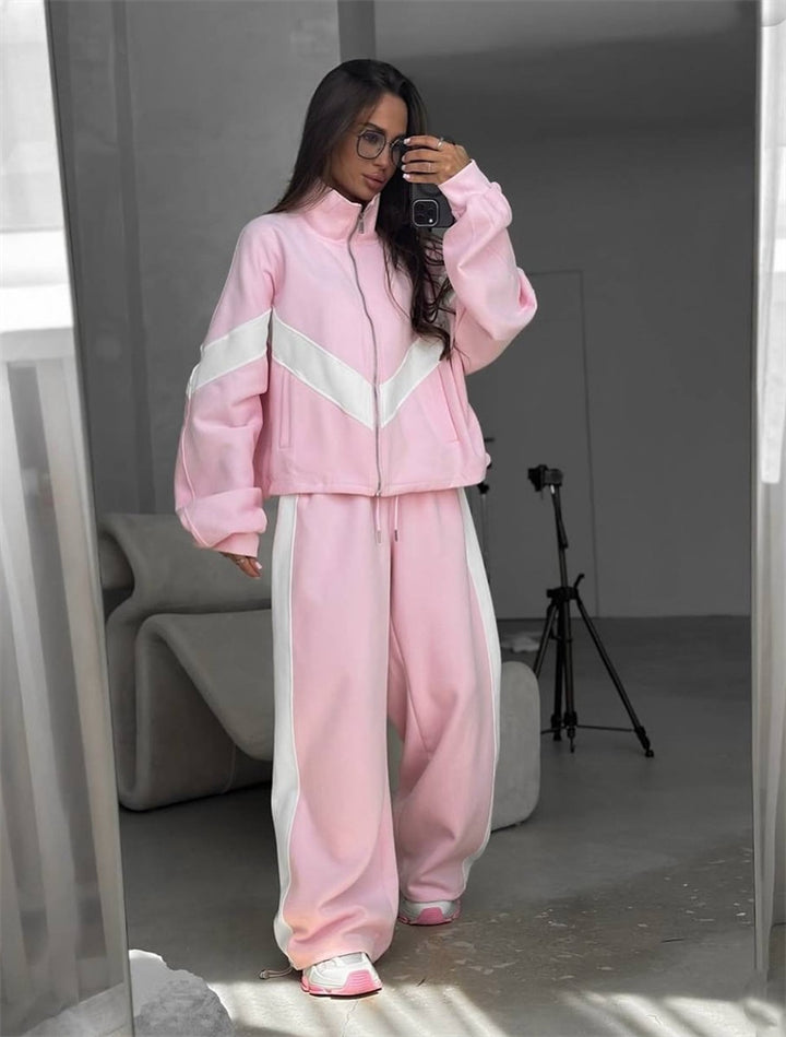 Ladies elegant sporty two-piece tracksuit with zip and contrasting V yoke Mune Fashion