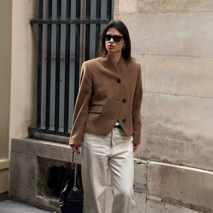 Women's short blazer made of wool blend with stand-up collar, boxy silhouette & three buttons Mune Fashion