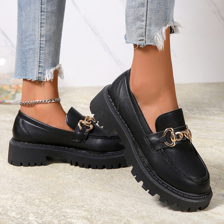 Women's robust loafer with profiled tractor sole and decorative metal chain application Mune Fashion