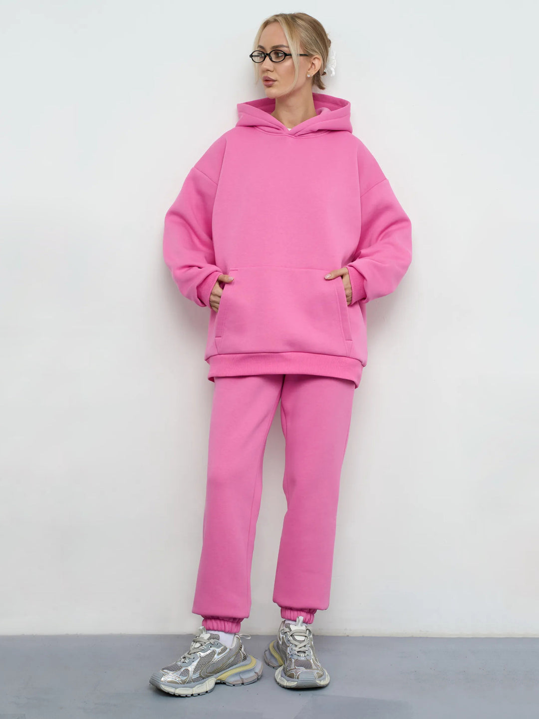 Women's casual hoodie sweat set made of heavy cotton fleece with kangaroo pocket and straight joggers Mune Fashion