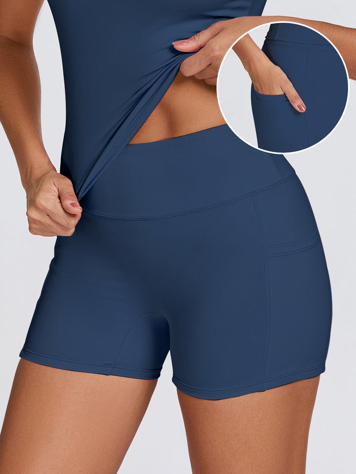 Women’s sporty compression shorts with practical side pockets Mune Fashion
