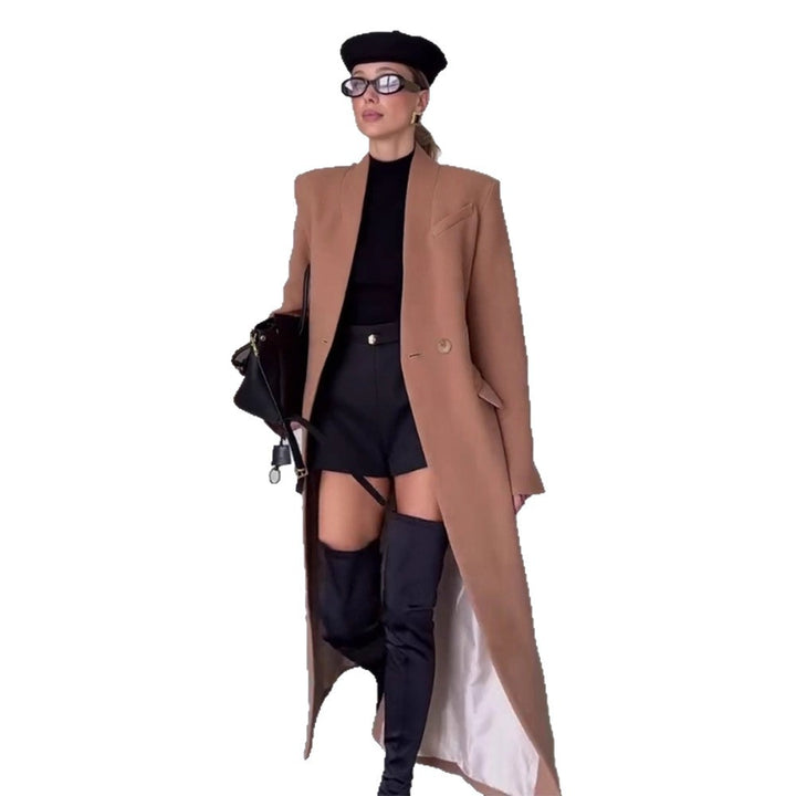 Women’s maxi-length tailored coat in clean-cut design with emphasized shoulder area Mune Fashion