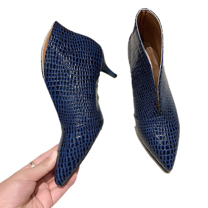 Women's pointed ankle boots with crocodile embossing and low kitten heel Mune Fashion