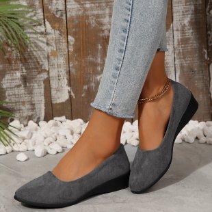 Ladies' elegant ballerina with a light wedge sole and croc embossing Mune Fashion